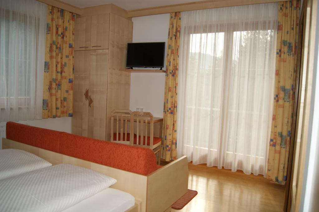 Hotel Garni Haus Anita Liesing Exterior photo