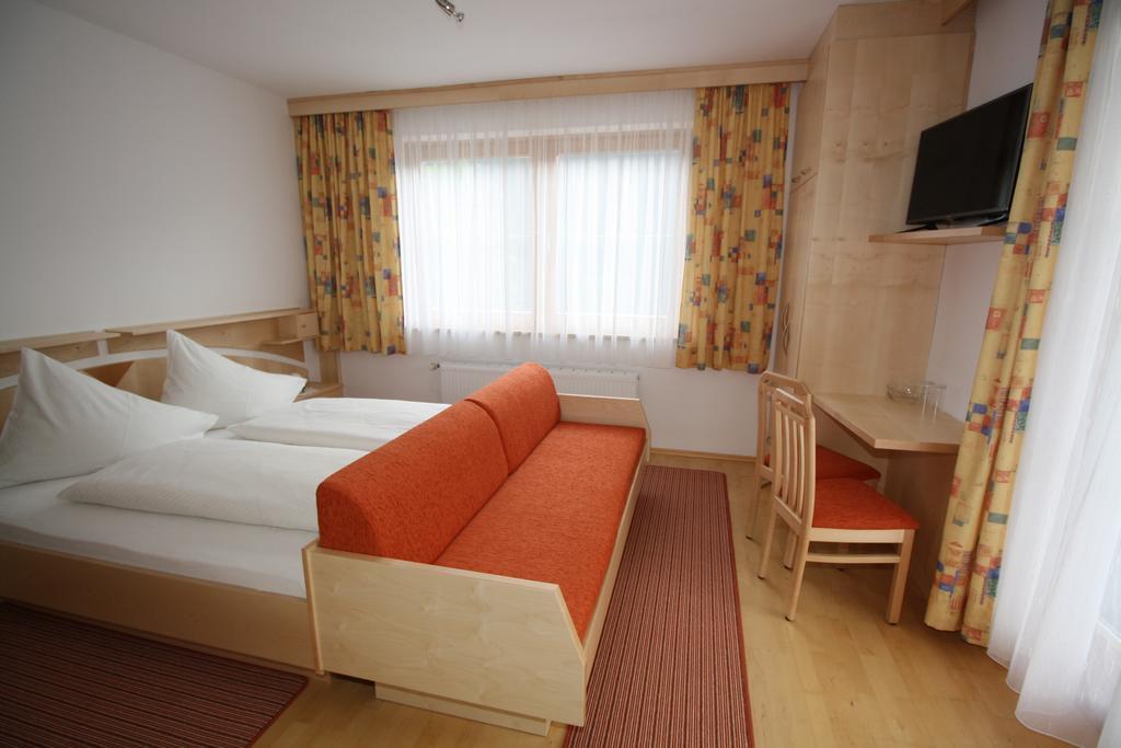 Hotel Garni Haus Anita Liesing Exterior photo